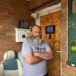 Um homem tem medo de que você vá para a cadeia ou trapaceie em sua casa depois de lutar com um ‘escravo da monstronidade