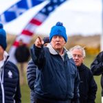 Dentro de uma viagem de Trump para abrir seu novo treinamento de seu campo de golfe enquanto ele é um salário mais alto