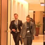 Notas invisuais depois de realizar um trabalho no hotel na Internet em Sydney