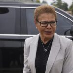 No final do prefeito Karen Bass