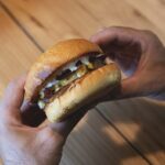 Lembrando de famoso cheeseburge conhecido que pode ocorrer ‘um meio de ameaçar a vida’