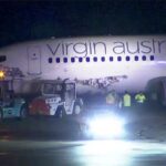 A aeronave colide com outro carro de Melbourne no aeroporto de Melbourne