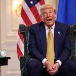 A condição ímpar também parece ser Trump Travels, onde cuida de seu teste crônico