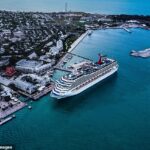 Hoior em Serenity Deck ‘de Crusel Shirt Cruise depois que Alamos começou a pressionar antes das 3 da manhã
