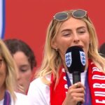 Inglaterra Helloe Kelly Swees Live para a televisão novamente durante as celebrações do Lionsses