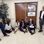 Os homens democratas atingiram o IH `em Bights” depois de morar no Trump Training Center