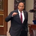 O senador liberal tem o poder de se reunir no assento do Senado, enquanto derivava “Trititalaria”