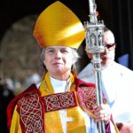 A Igreja do Reino Unido do Reino Unido atinge dois itens ao mesmo tempo depois de escolher uma mulher e um tribunal de lesbiance