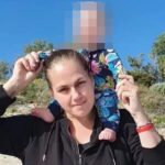Pontos de mamãe com a mãe de Hiden grávida de seu parceiro e colocar um bebê no saco de lixo