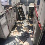 O nariz de jato delta é levantado no chão durante a extrema turbulência que apressou passageiros e hospital para o hospital