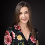 O psicólogo feminino destrói seu trabalho fazendo sexo com um de seus pacientes
