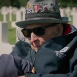 Veterano do Dia D e estrela de Tiktok ‘Papa Jake’ Larsony morre em 102