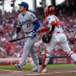 Ohtani atingiu 4 vezes; O RBI de Smith duas vezes no 9º DODGER 5-4 para superar os Reds