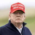 A jornada de Trump UK é lançada tão separadamente quanto a polícia ameaçada por uma ação legal