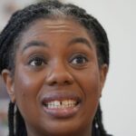 Kemi Badenoch diz que os médicos devem ser restritos a serem mantidos