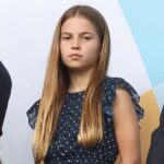 A princesa Charlotte é Sarcastic Royal Fans ao usar um vestido doce de “