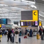 Heathrow e Gatwick Live: Aeronaves atrasado e excluído após o gerenciamento do tráfego aéreo