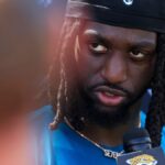 NFL é até 100: Jaghuars Writ No. 61, brincando com o cartão 12