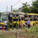 Dez morto, 12 de maio Ligue para o jardim de ônibus do Vietnã