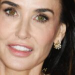 Demi Moore recebe palavras envergonhadas ‘para estar pingando biquíni na Grécia iate