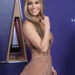 Jennifer Lopez tem acesso às roupas do guarda -roupa