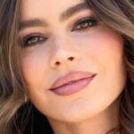 Sofia Vergara ‘Amazing’ ao cair no biquíni enquanto você flui com areia