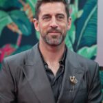 Aaron Rodgers sussurrando sua esposa para demonstrar ‘, mas não revelará sua identidade