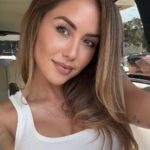 Os fãs pedem aos cabelos de Bri-UFC Britney Palmer “O que há para ser de pé ‘para lingerie foto