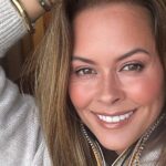Brooke Burke com abdominais em biquíni acumulado precisa cuidar ‘
