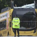 Caindo no ônibus de Eck: Frust duas vezes bateu duas vezes para ir para a ponte como 15 feridos