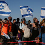 Convidados israelitas à beira da residência de chamadas de Gaza