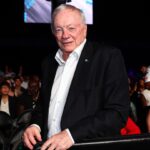Mikea Parsons cuida da sombra de Jerry Jones