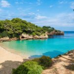 Praias em branco com a influência de parceiros assustadores nos turistas britânicos