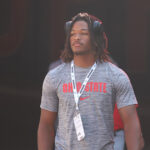 O novato em Ohio State Riley Pettijohn derrama preto