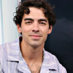 Joe Jonas sugere um feedback sobre fazer duas filhas